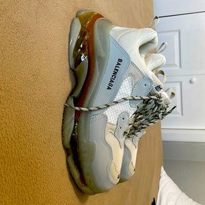 Balenciaga Triple S clear sole Biege offwhite color, only worn once.